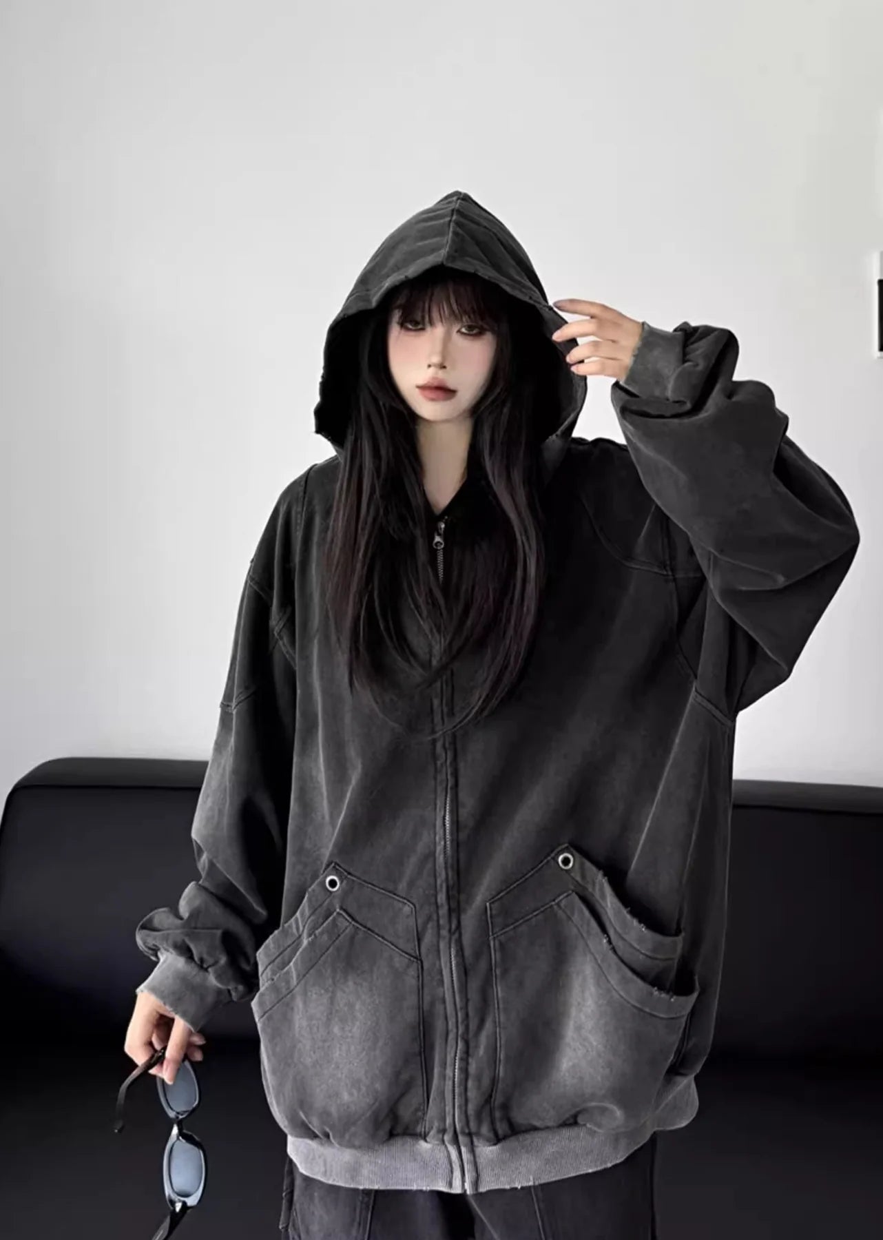 ESSENTIAL BLACK ZIP HOODIE MNW1997