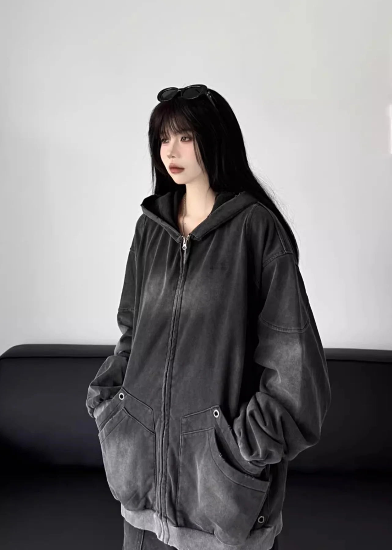 ESSENTIAL BLACK ZIP HOODIE MNW1997