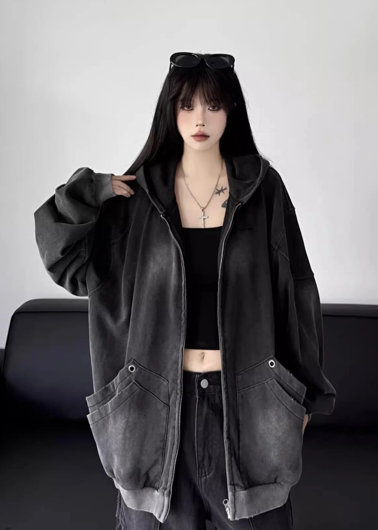 ESSENTIAL BLACK ZIP HOODIE MNW1997