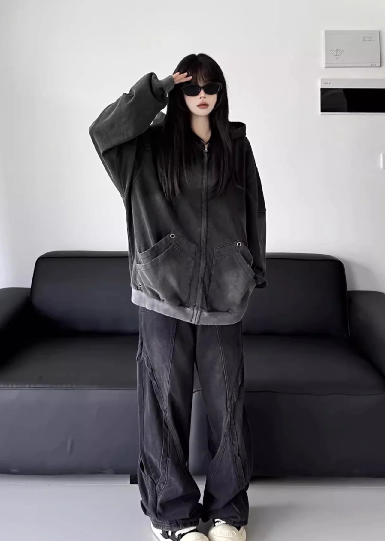 ESSENTIAL BLACK ZIP HOODIE MNW1997