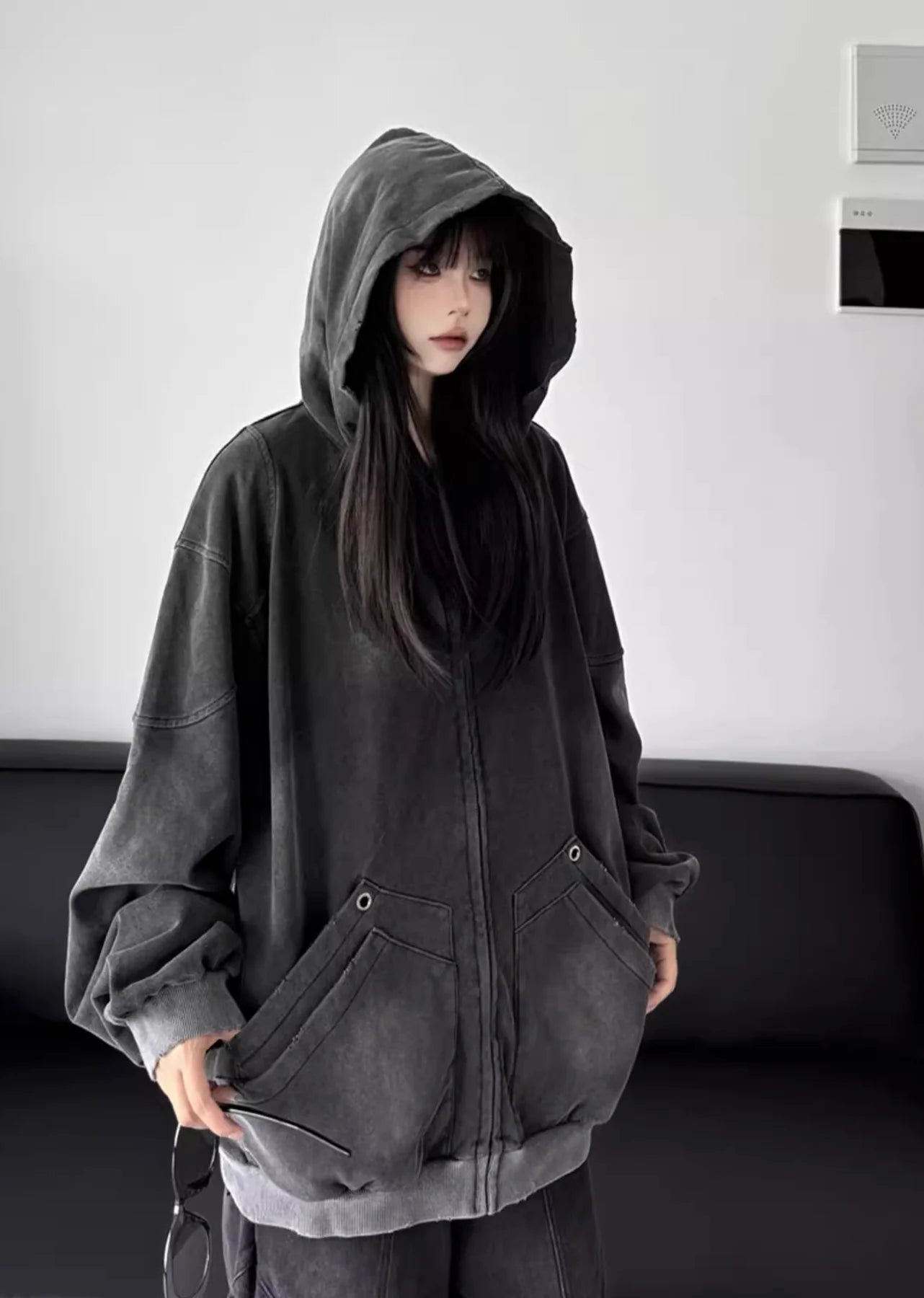 ESSENTIAL BLACK ZIP HOODIE MNW1997