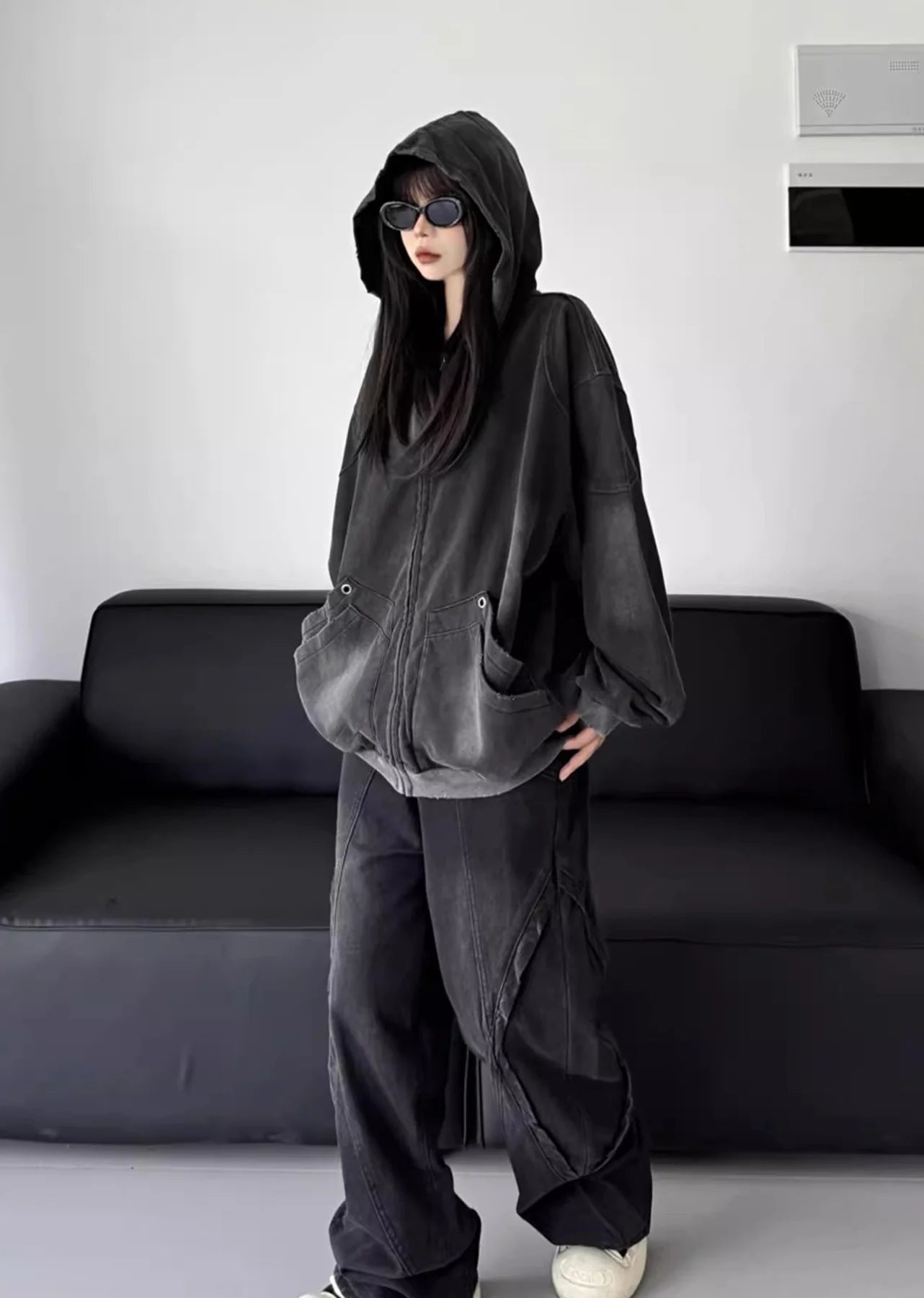 ESSENTIAL BLACK ZIP HOODIE MNW1997