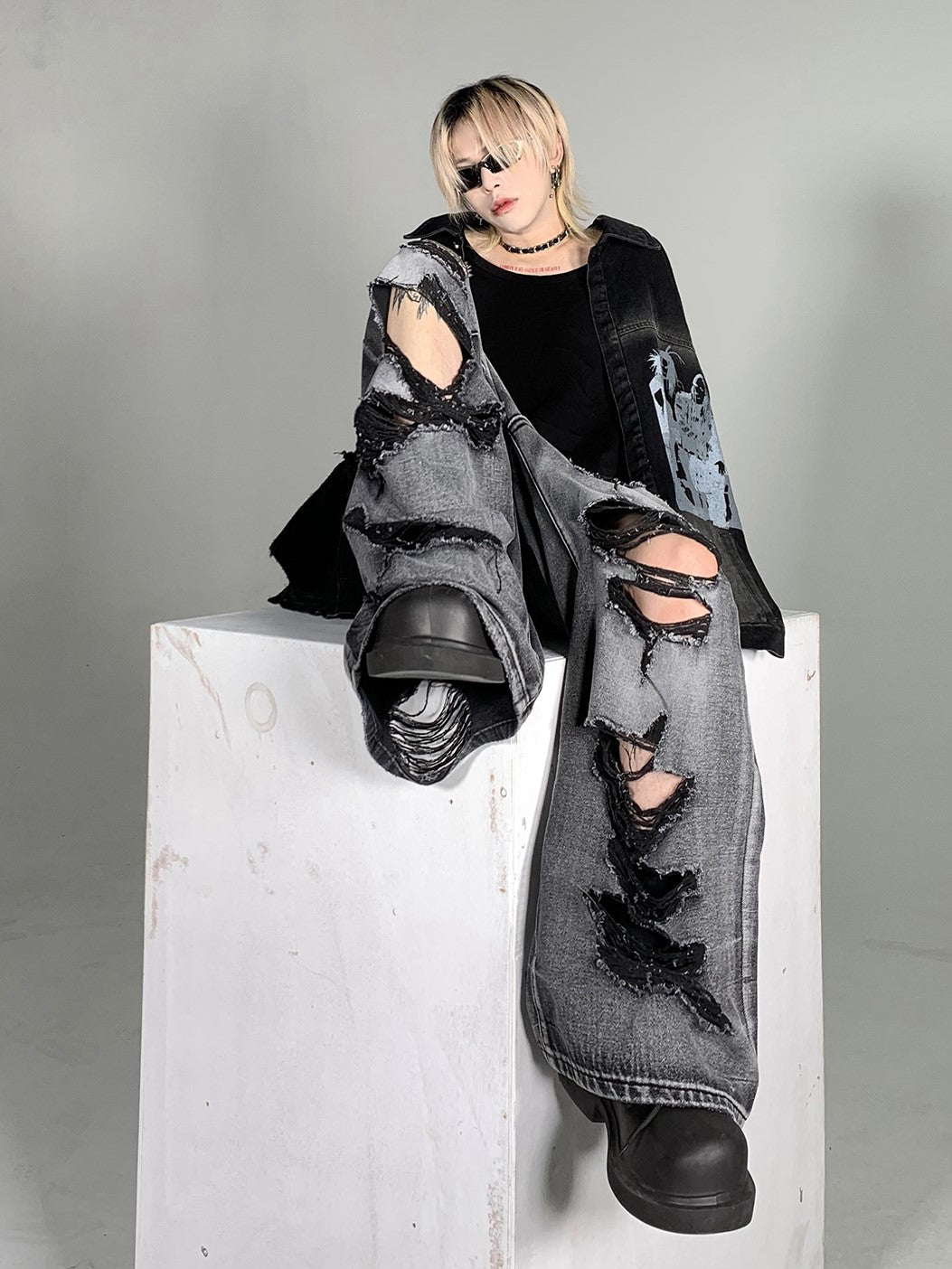 DESTRUCTIVE HOLE DENIM MNW920