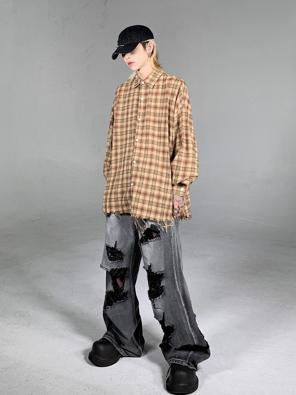 DESTRUCTIVE HOLE DENIM MNW920