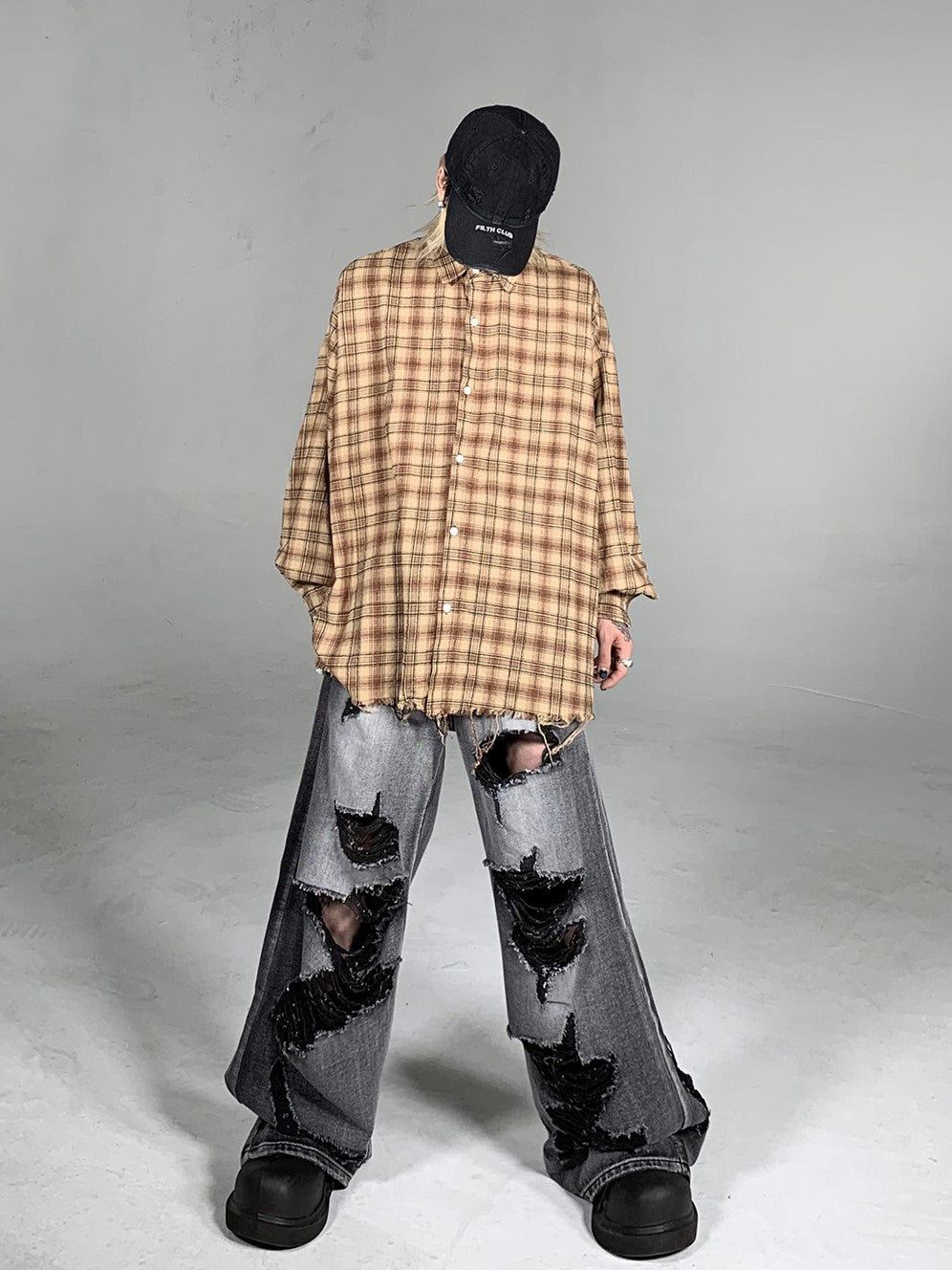 DESTRUCTIVE HOLE DENIM MNW920