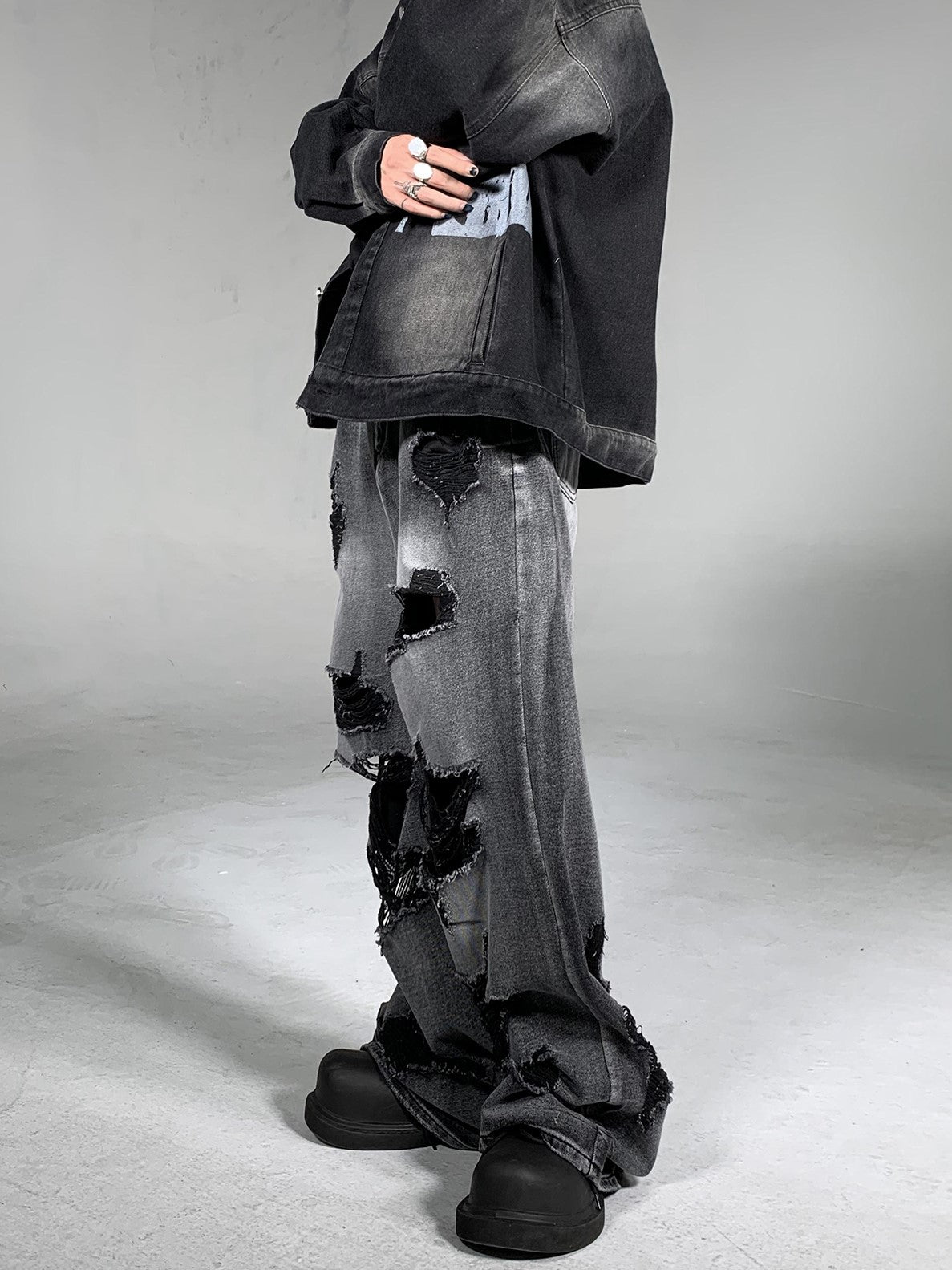 DESTRUCTIVE HOLE DENIM MNW920