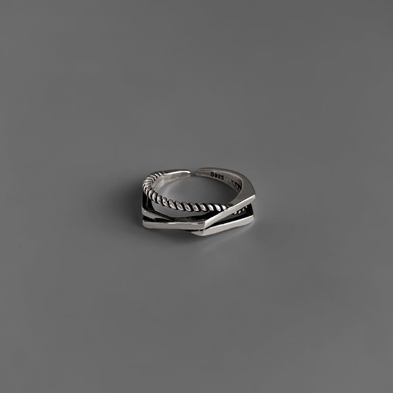 DELICATE DEFORMATION RING M052