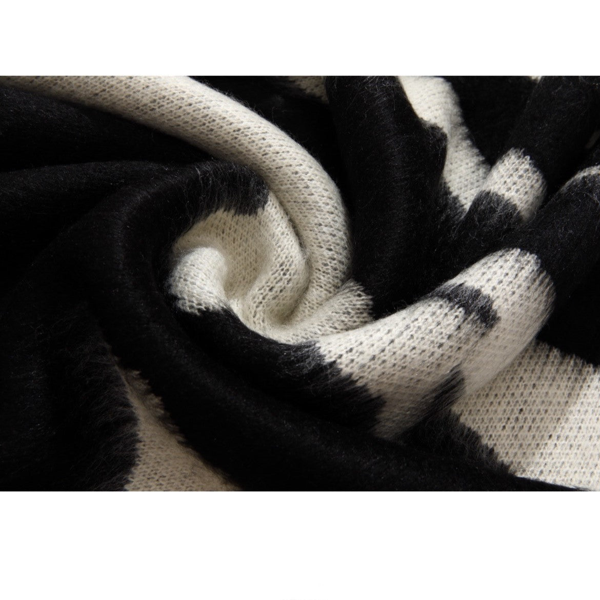 MONOCHROME BRUSHED KNIT MNW39