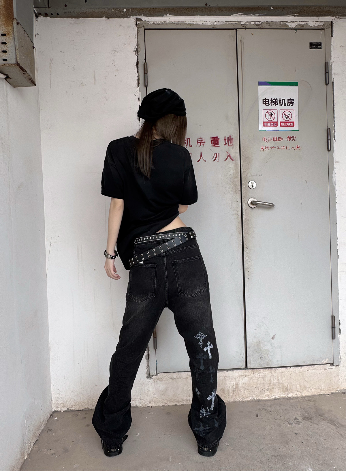 TIGHT SILHOUETTE SHORT-SLEEVED T-SHIRT MNW2095