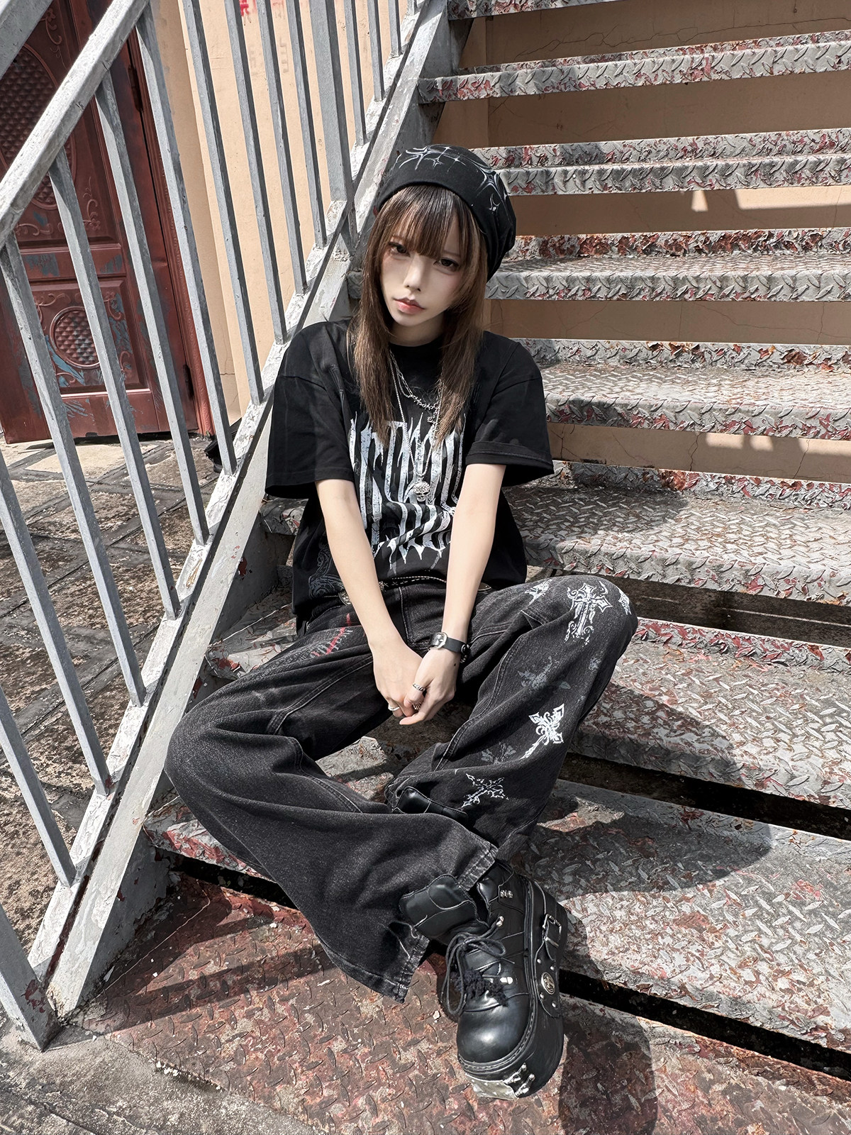 TIGHT SILHOUETTE SHORT-SLEEVED T-SHIRT MNW2095