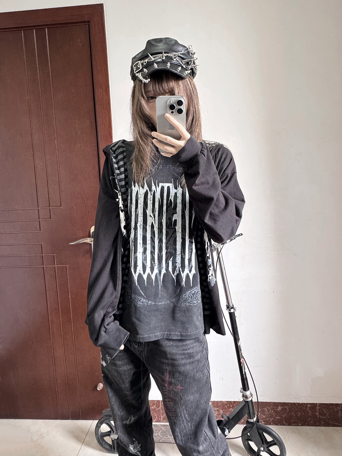 TIGHT SILHOUETTE SHORT-SLEEVED T-SHIRT MNW2095