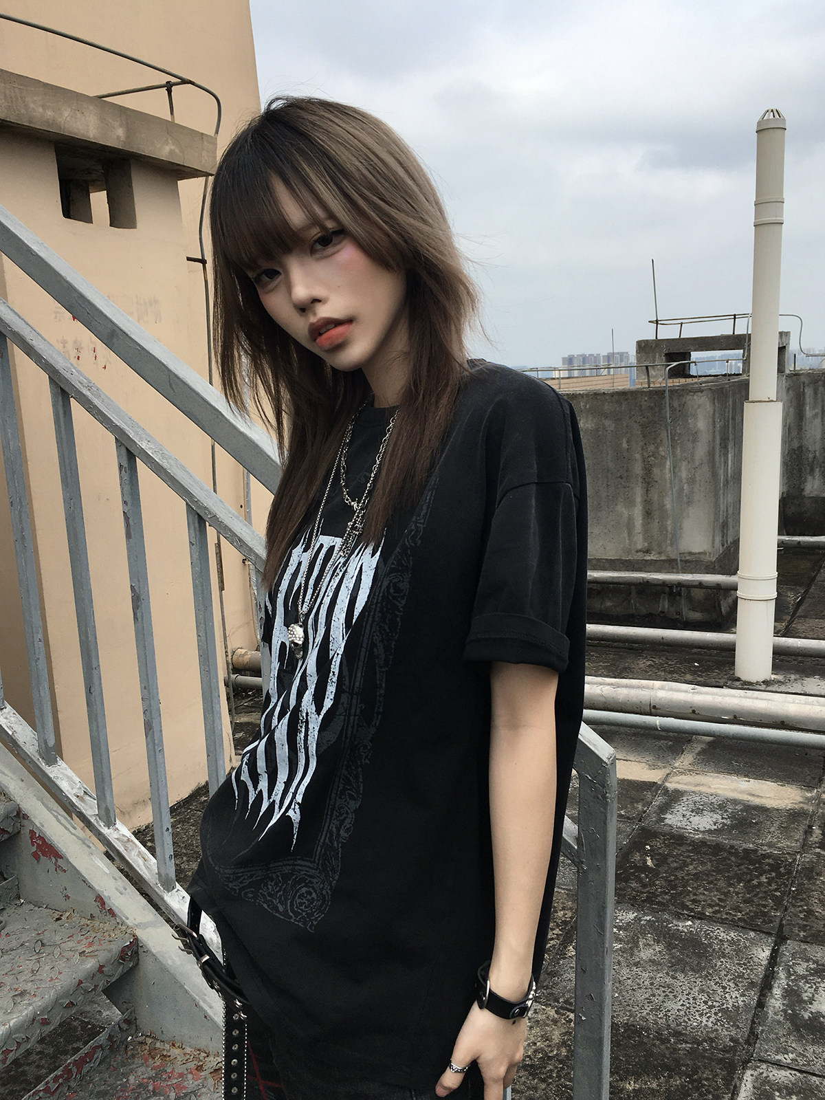 TIGHT SILHOUETTE SHORT-SLEEVED T-SHIRT MNW2095