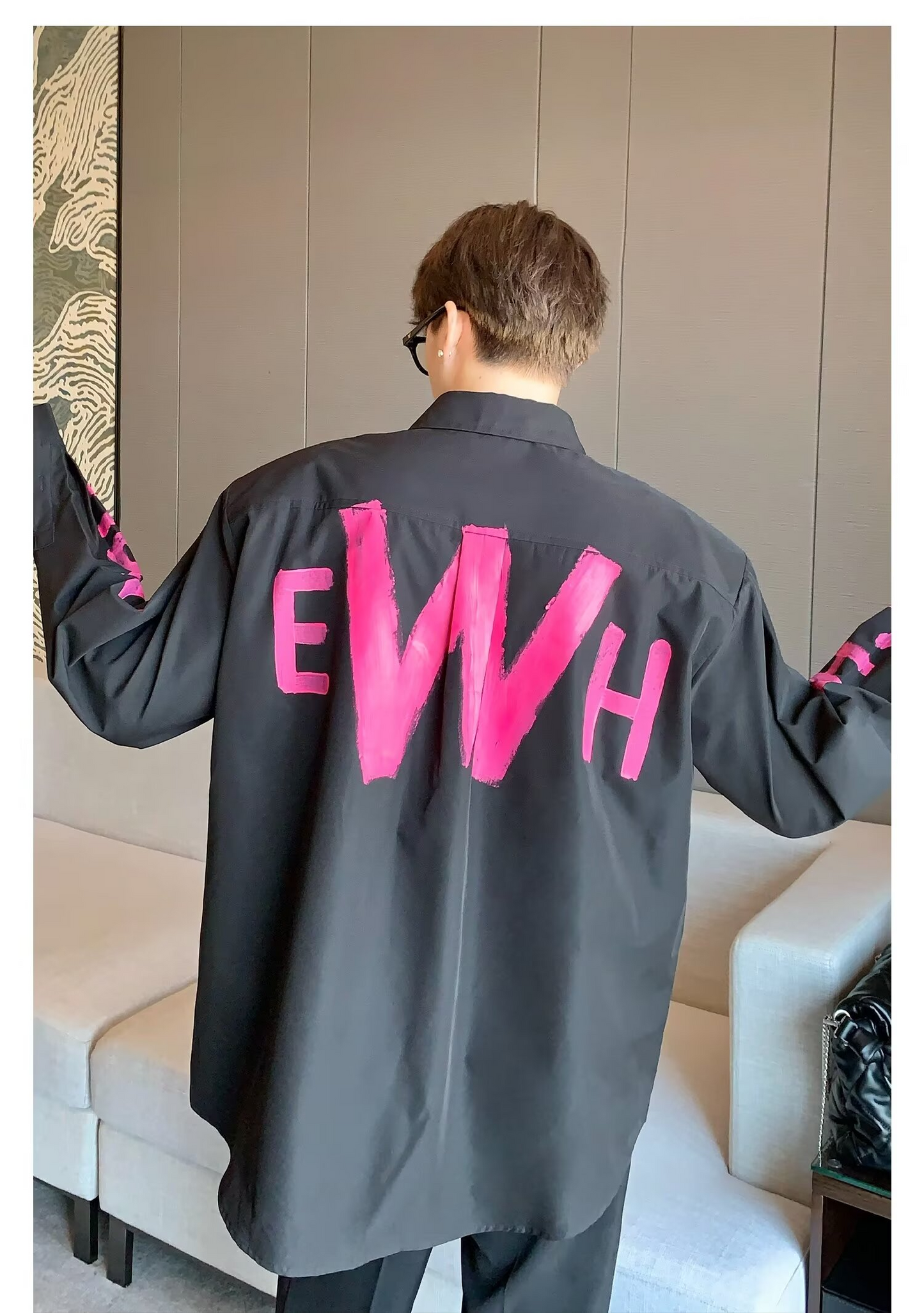 GRAFFITI OVERSIZED LONG SLEEVE SHIRT MNW2107