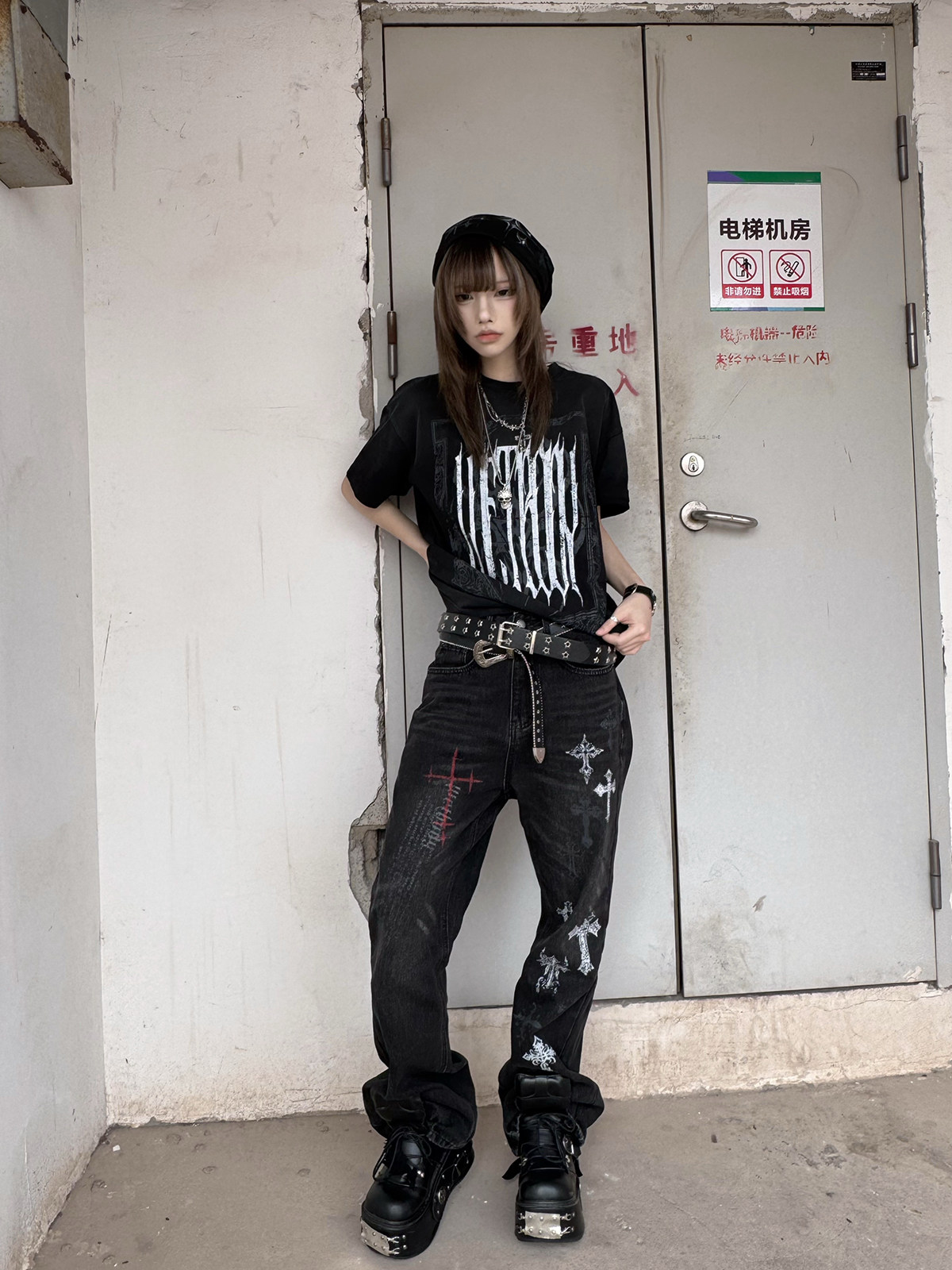 TIGHT SILHOUETTE SHORT-SLEEVED T-SHIRT MNW2095
