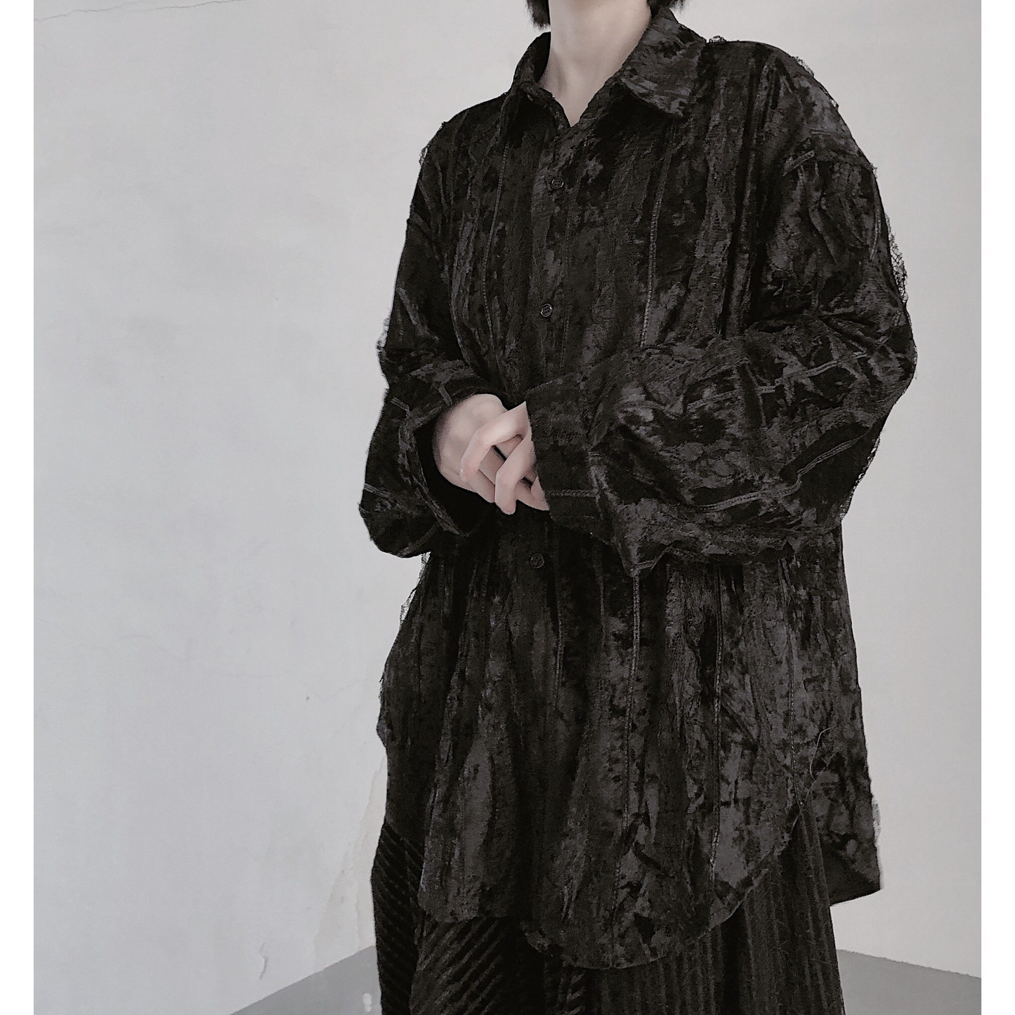 LACE DESIGN VELVET LOOSE SHIRT MNW2104