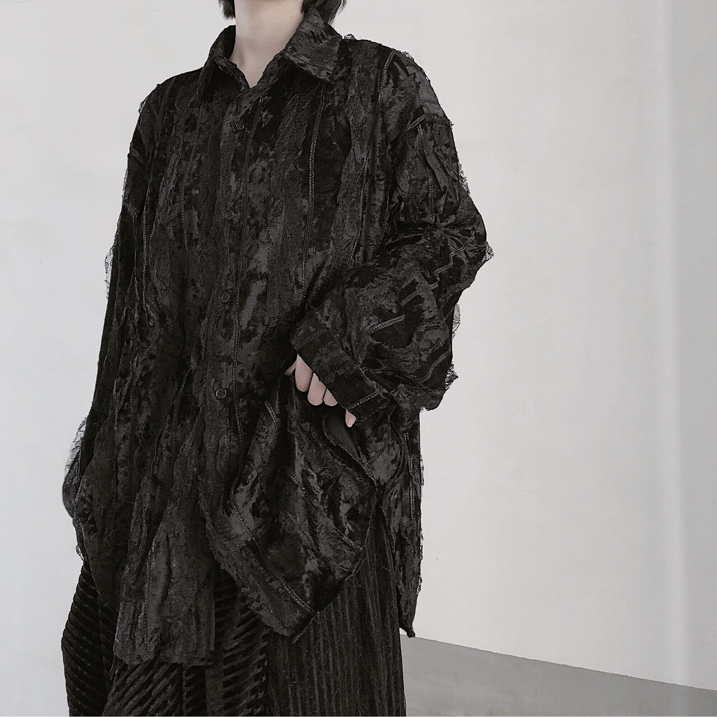 LACE DESIGN VELVET LOOSE SHIRT MNW2104