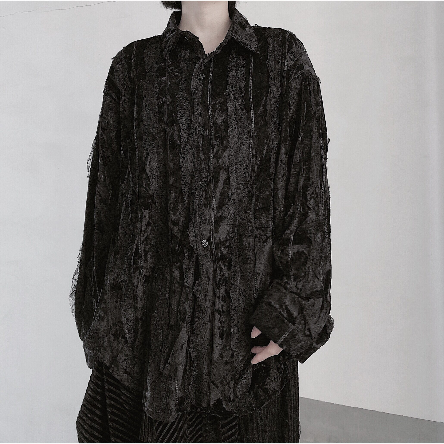 LACE DESIGN VELVET LOOSE SHIRT MNW2104