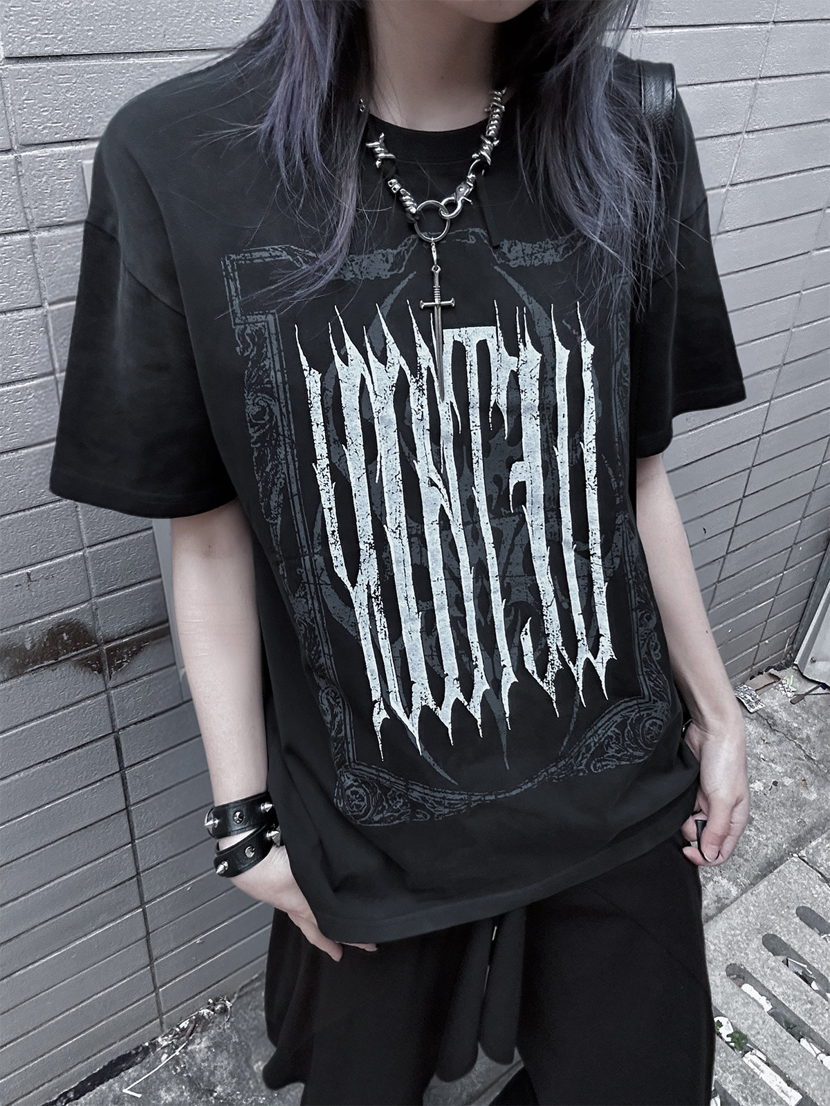 TIGHT SILHOUETTE SHORT-SLEEVED T-SHIRT MNW2095
