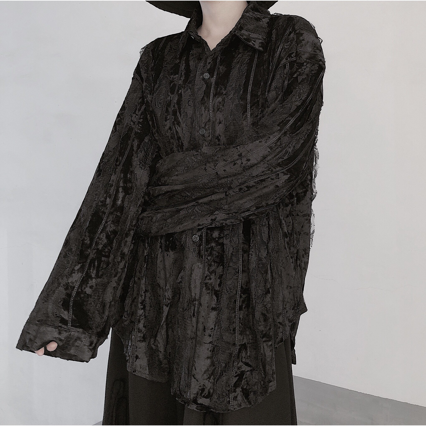 LACE DESIGN VELVET LOOSE SHIRT MNW2104