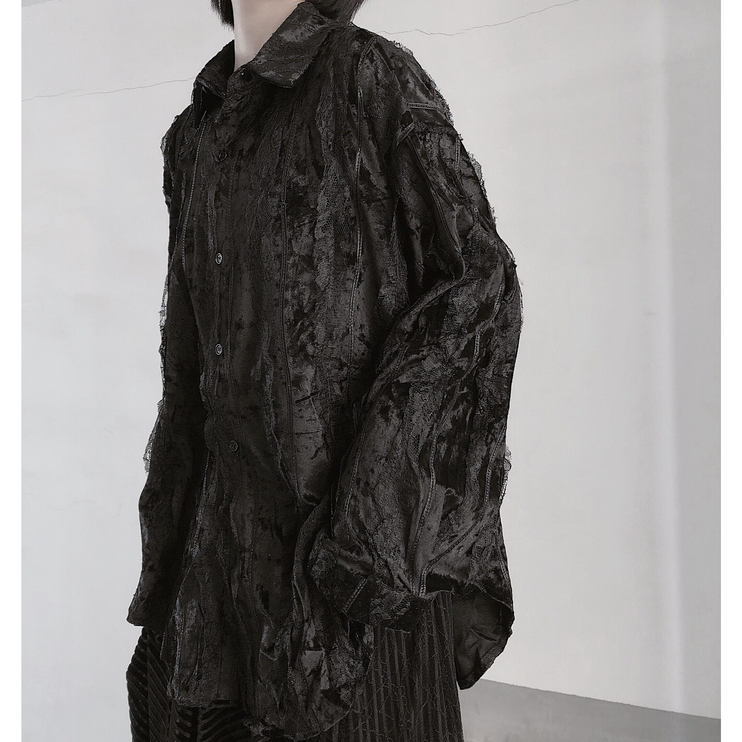 LACE DESIGN VELVET LOOSE SHIRT MNW2104