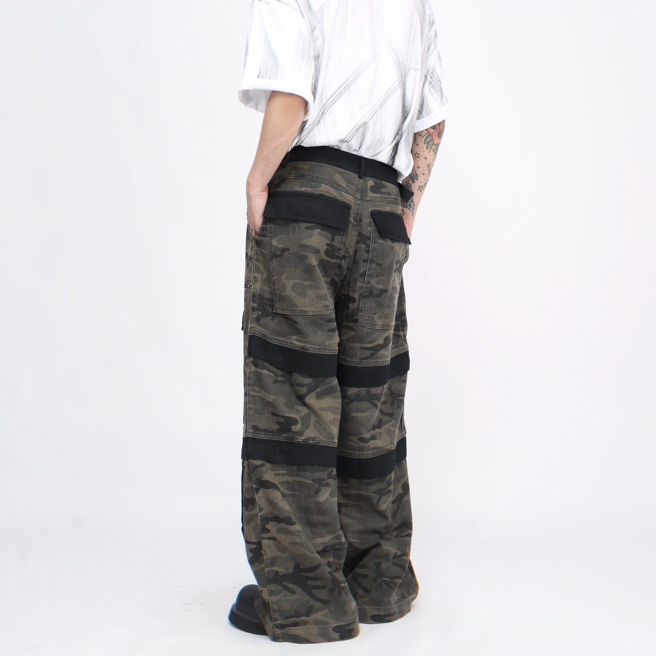 DIFFERENT MATERIAL CAMO PANTS MNW1861