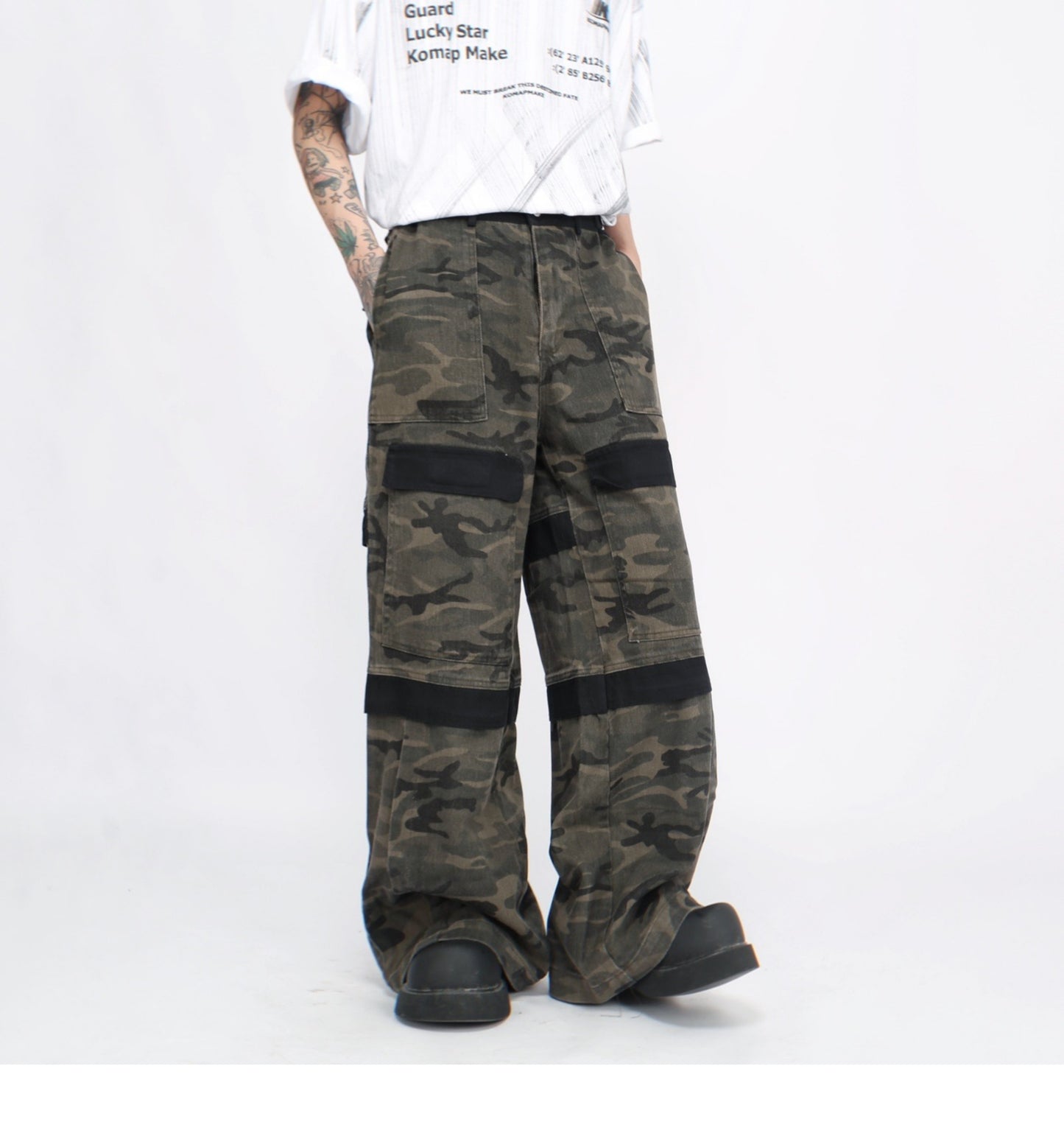 DIFFERENT MATERIAL CAMO PANTS MNW1861